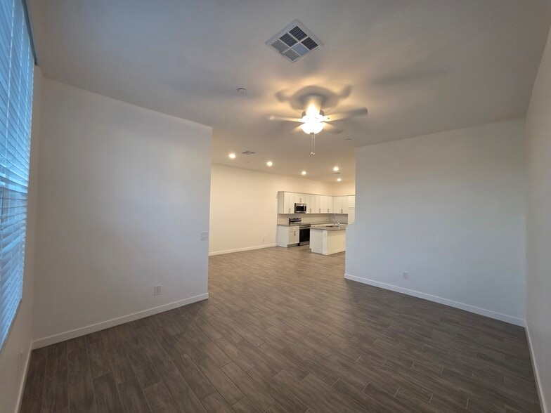 Building Photo - 8232 E University Dr