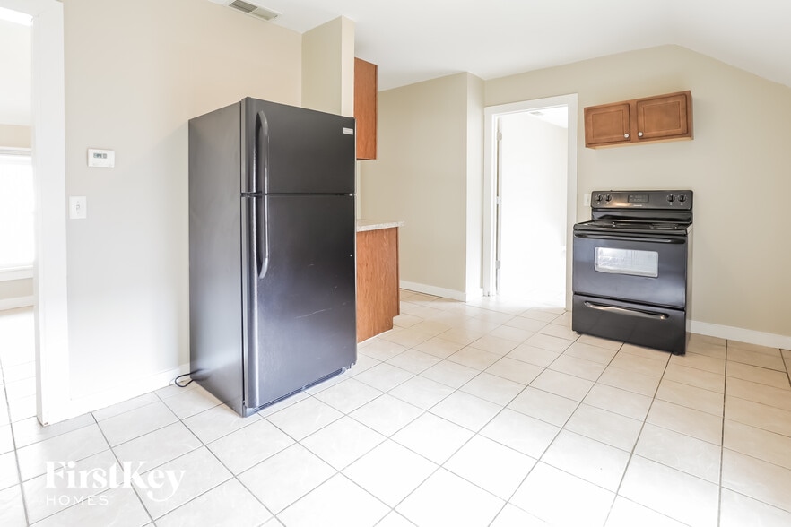 Building Photo - 838 Prescott St