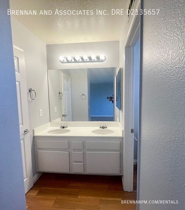 Building Photo - 1533 Applegate St