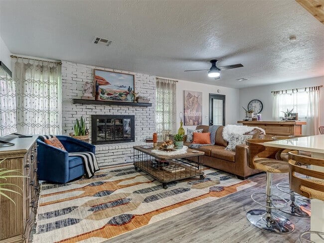 Building Photo - 2140 SE 44th St