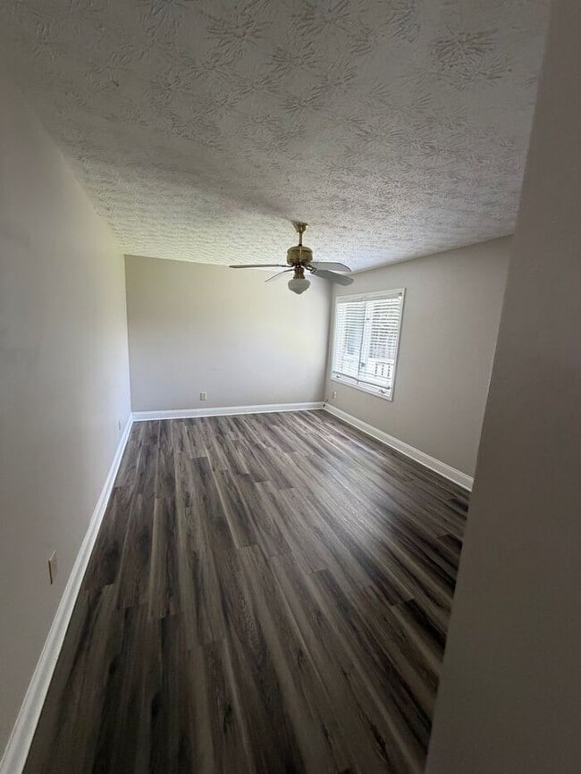 Building Photo - Cozy 3 bedroom 2 bath ranch duplex!