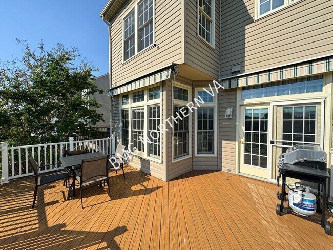 Building Photo - 43003 Golf View Dr