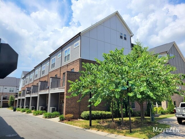 Building Photo - 15041 New Amsterdam Ln