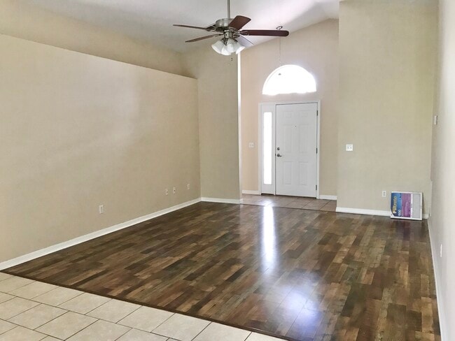 Building Photo - 989 Scenic View Cir