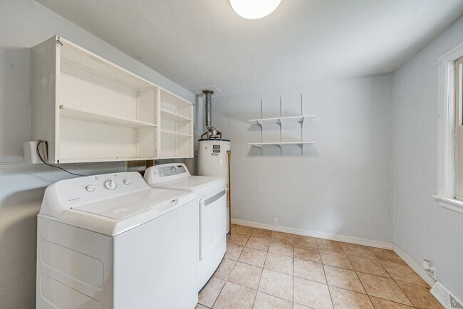 Building Photo - Move-In Ready 4 Bedroom Home in the Heart of Champaign