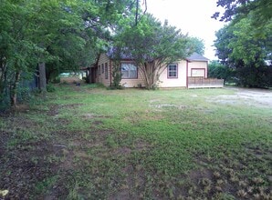 Building Photo - 5304 Burkburnett Rd