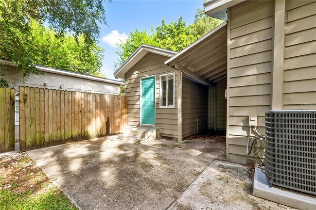 Building Photo - 2708 N Mitchell Ave