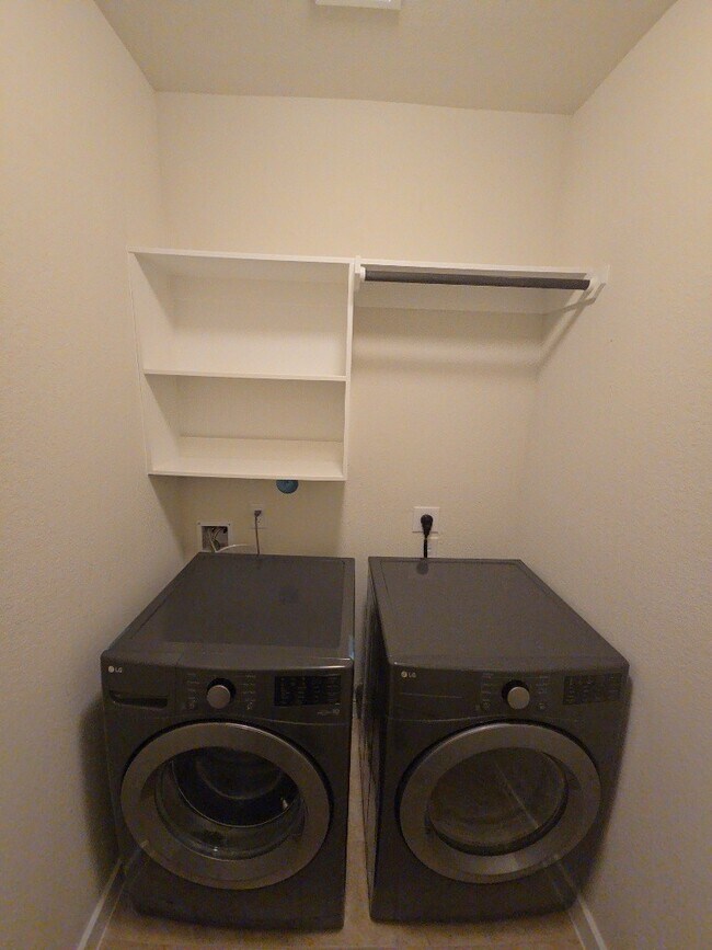 Building Photo - 7543 Coral Ter Dr