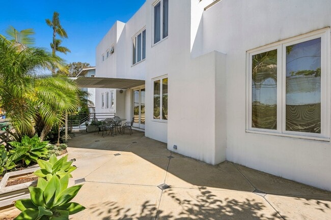 Building Photo - 2700 Barnson Pl