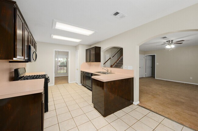 Building Photo - 1631 Stonehaven Village Cir