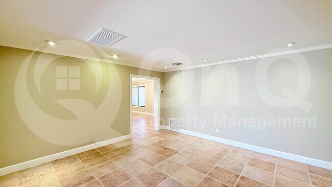 Building Photo - 3821 S Kenwood Ln