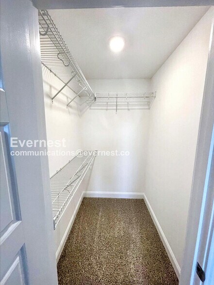 Building Photo - 1135 Eagle's View Dr
