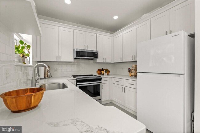 Building Photo - 4550 Strutfield Ln