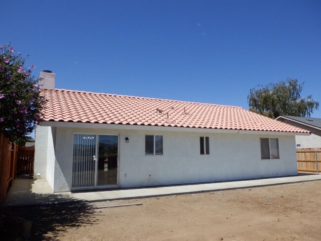 Building Photo - Convenient Location - Cul De Sac