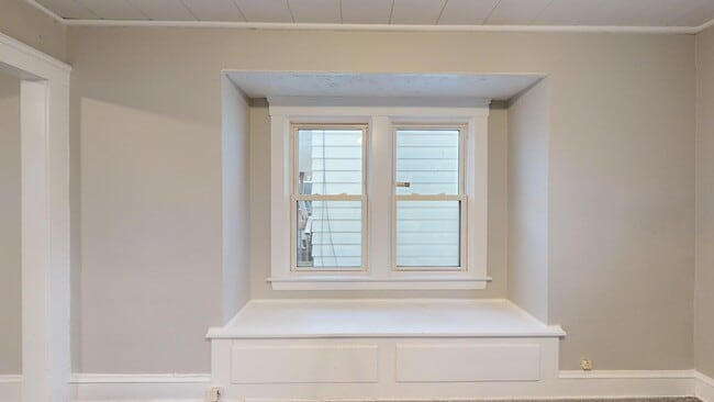 Building Photo - Brooklyn Centre neighborhood - 3  bedroom/...