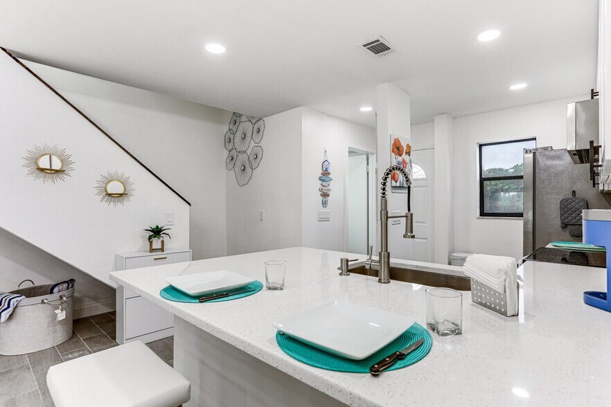 Building Photo - 4225 N Hwy A1A