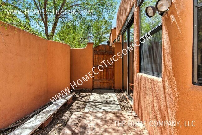 Building Photo - 1921 S Doubletree Ln