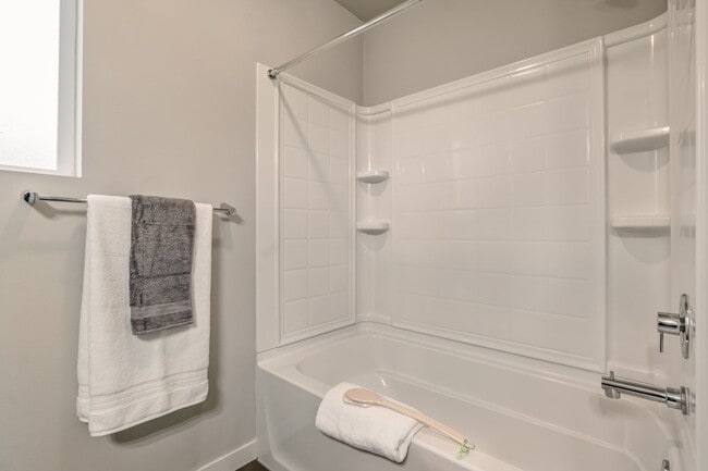 Building Photo - Modern Tri-Level 4BD/3.5BTH Townhouse in Lynnwood for Rent! Pet Friendly!