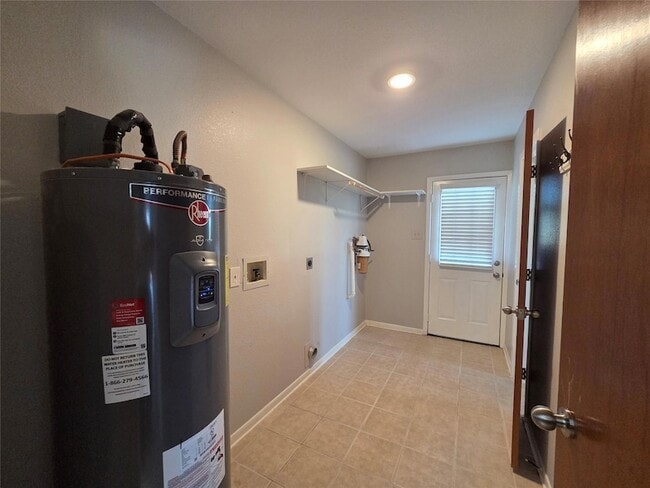 Building Photo - 21600 Long Hill Dr