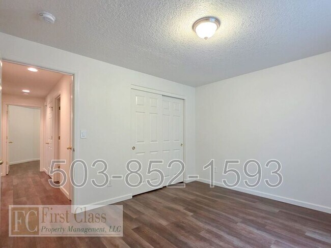 Building Photo - 13250 SW Menlor Ln
