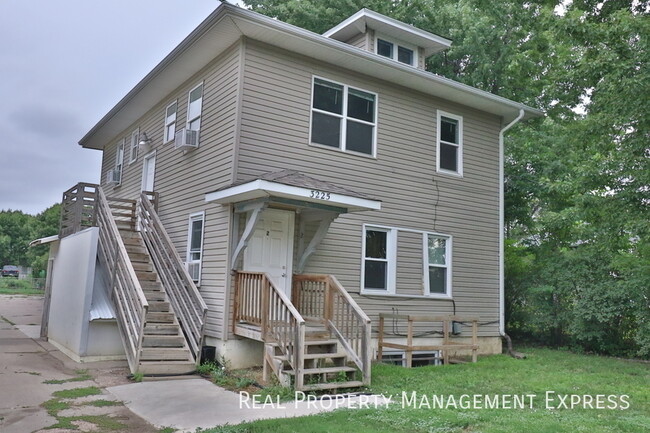Building Photo - 3225 N Lewis Ave