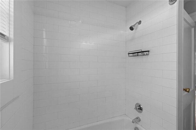 Building Photo - 28 Island Ave