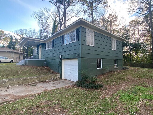 Building Photo - October Special!! Reduced Rent! Move In special- First Months Rent Free! Terms Apply! Call Today~