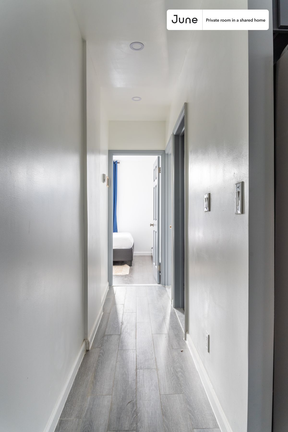 Building Photo - Private bedroom in 4 bed/2 bath Home