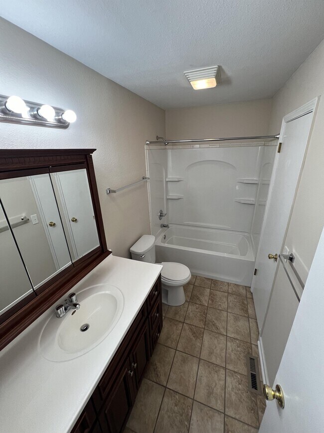 Building Photo - 16913 E 35th Terrace S