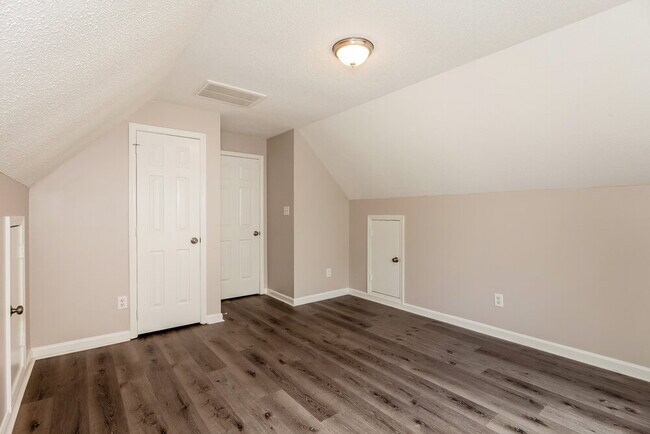 Building Photo - 10021 Northwoods Forest Dr
