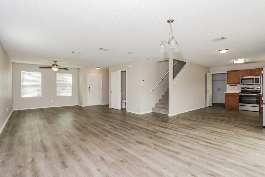 Building Photo - 907 Blue Sky Dr