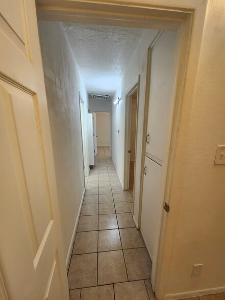 Building Photo - 1617 Stull Dr