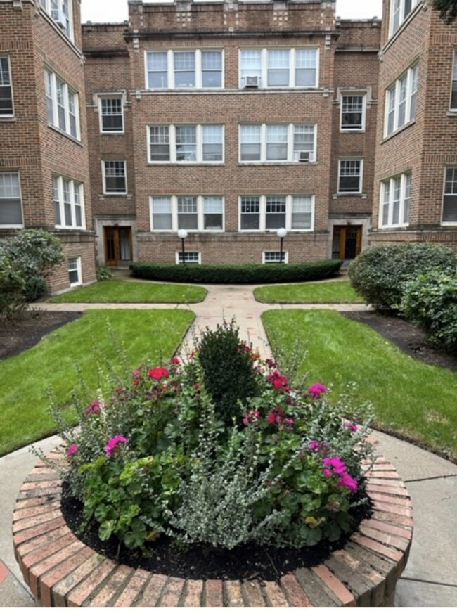 Primary Photo - East Edgewater One Bed/One Bath ~ Heat Inc...