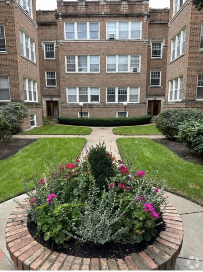 Building Photo - East Edgewater One Bed/One Bath ~ Heat Inc...