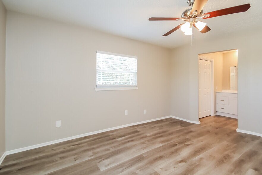 Building Photo - 6027 Leafwood Cir