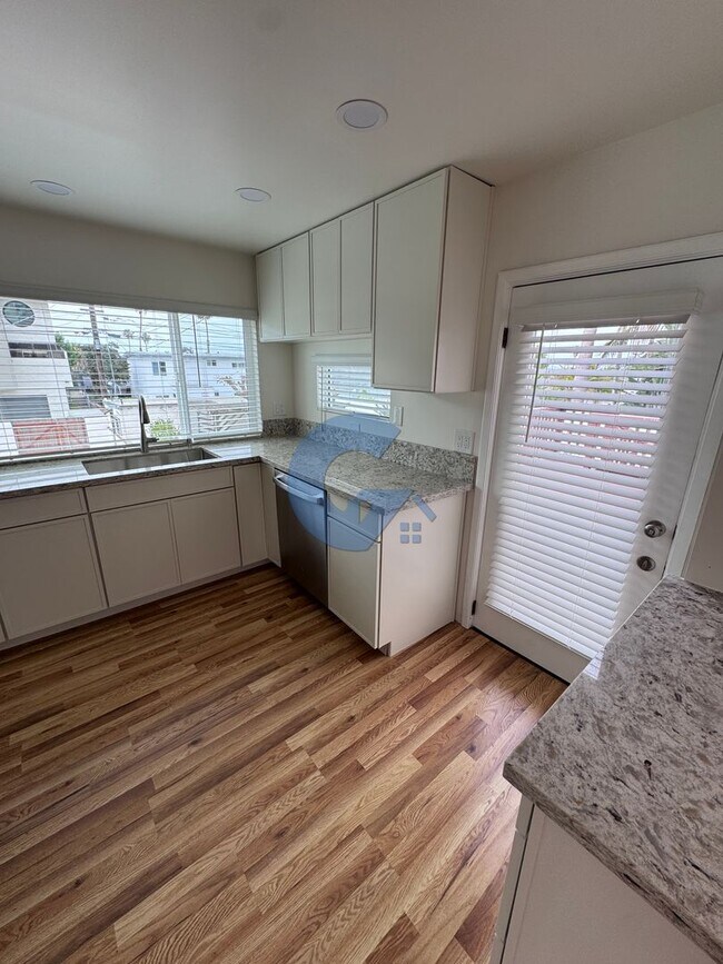 Building Photo - Newly renovated 3 Bed/2.5 Bath Home in Pacific Beach for rent!