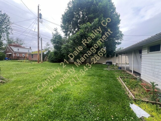 Building Photo - 2 BR Rancher in York Suburban Schools with a flat yard