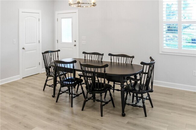 Building Photo - 905 Wayne St