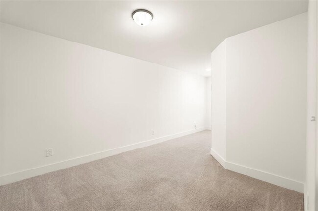 Building Photo - 5873 Greystone Dr