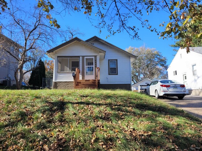 Building Photo - Adorable Rental Home!