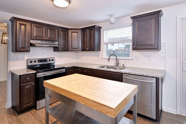 Building Photo - 812 Stony Dr