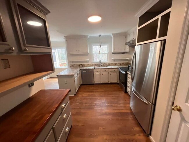 Building Photo - 5916 Park Forest Ln