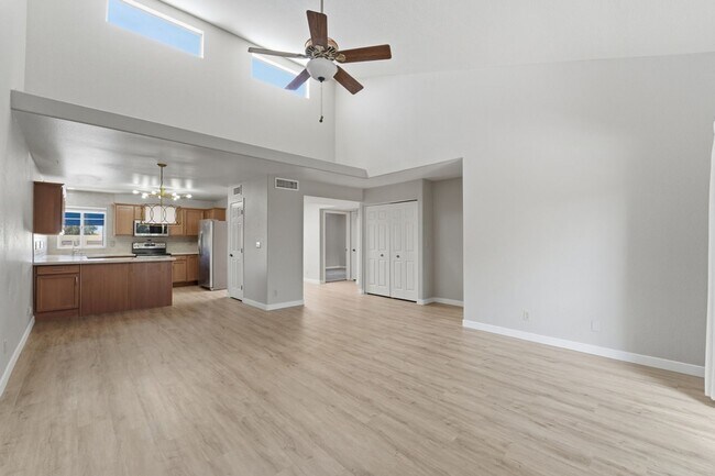 Building Photo - Fully Updated 2 Bed Mesa Condo | Quartz Counters + Pool & Spa