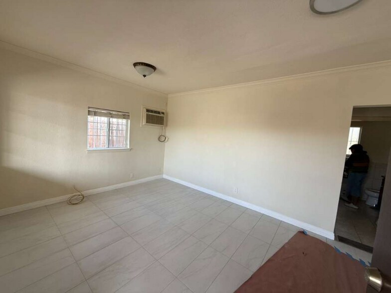 Building Photo - 224 Gladys Ave