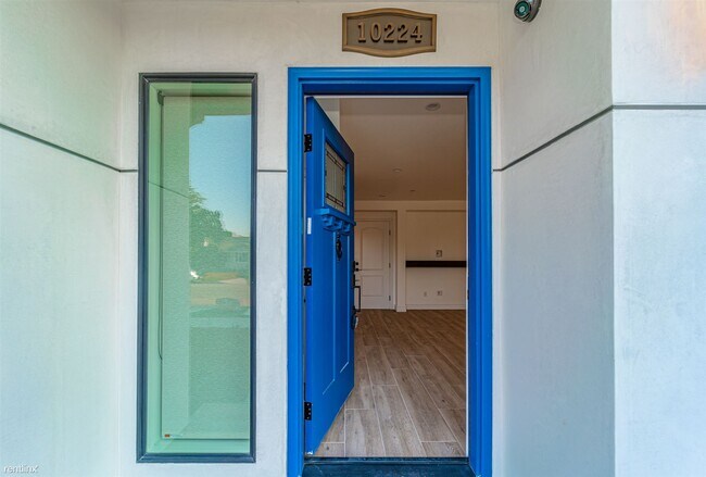 Building Photo - 3 br, 3 bath Duplex - 10224 La Reina Avenu...