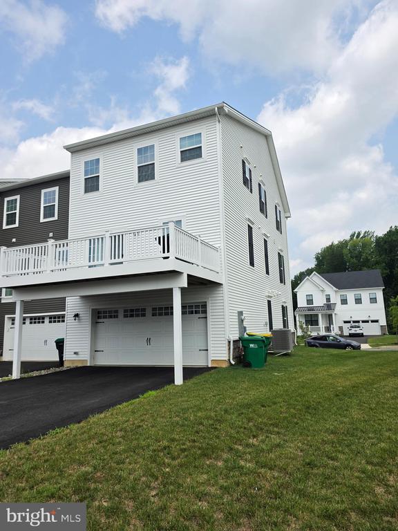 Building Photo - 844 New Castle Landing Dr