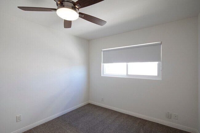 Building Photo - Stunning 2 Bed/1 Bath With Bay Views In Cr...