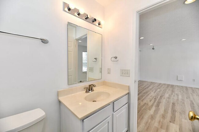 Building Photo - 11888 Esty Way