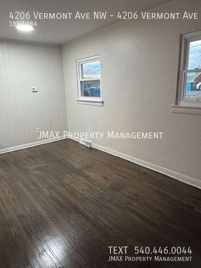 Building Photo - 4206 Vermont Ave NW