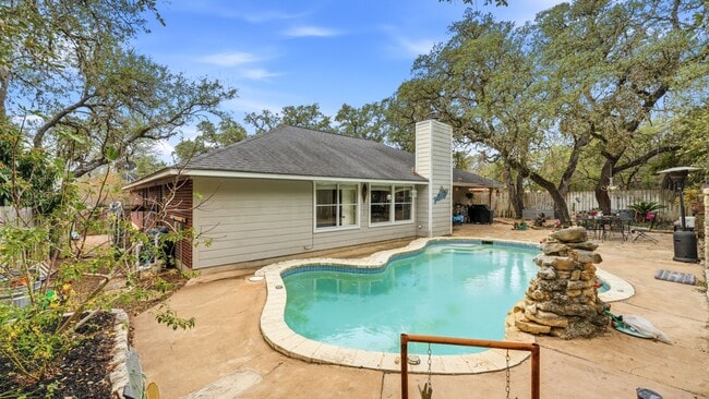 Building Photo - 19 Pebblebrook Ln